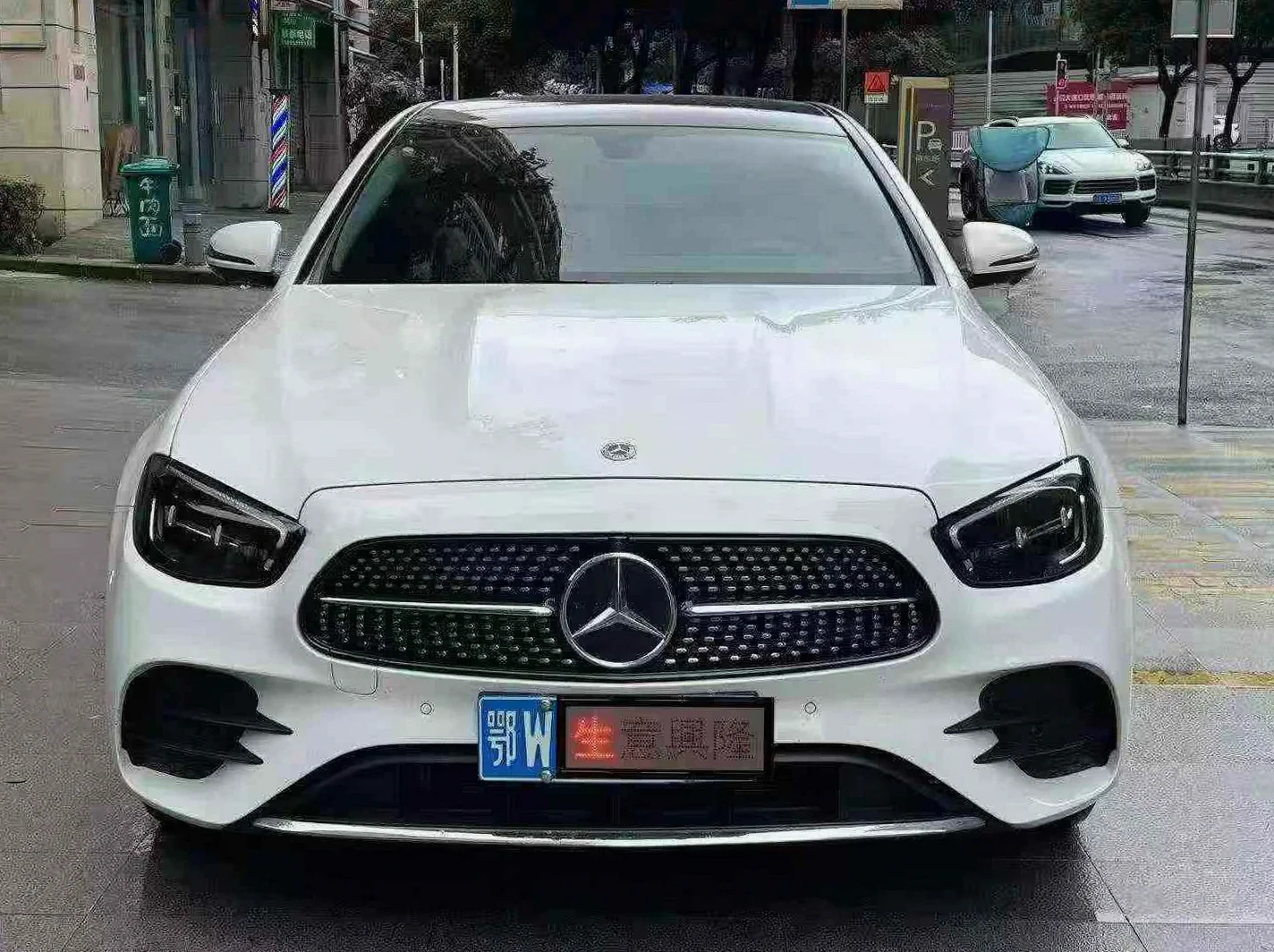 奔驰E 正面外观二