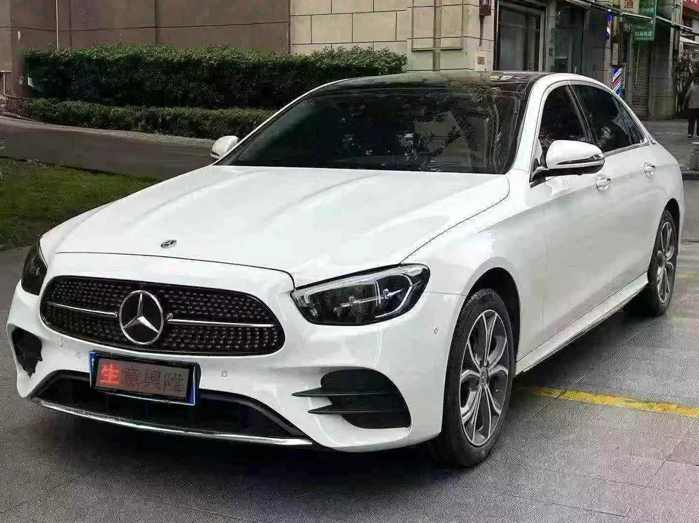 2024款 奔驰 E300L 运动时尚型