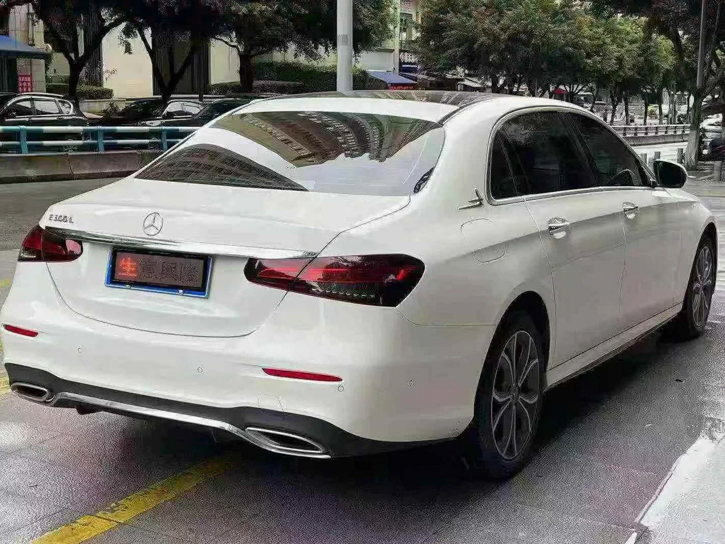 奔驰E 驾驶室