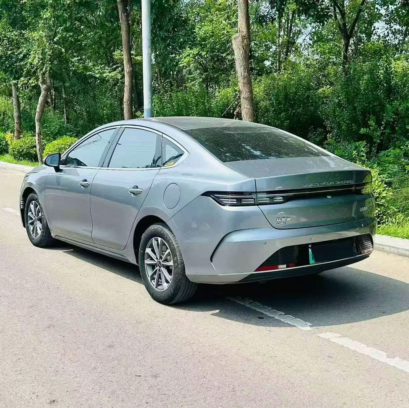 比亚迪驱逐舰 后面外观二