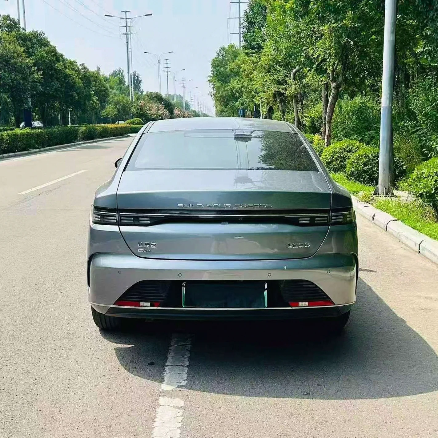 比亚迪驱逐舰 后面外观一