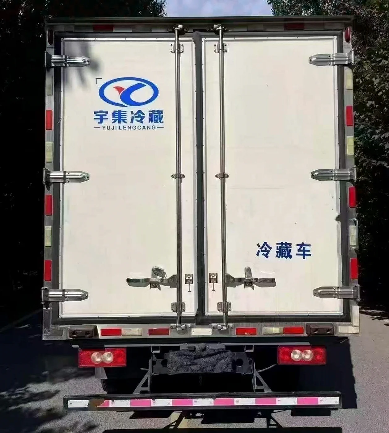 福田领航 后面外观一