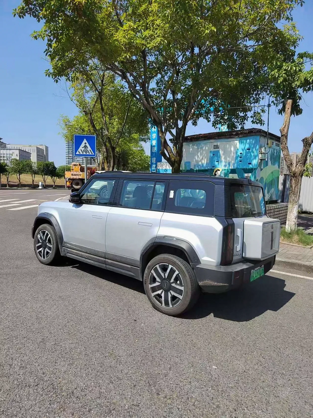 奇瑞ICAR 后面外观一