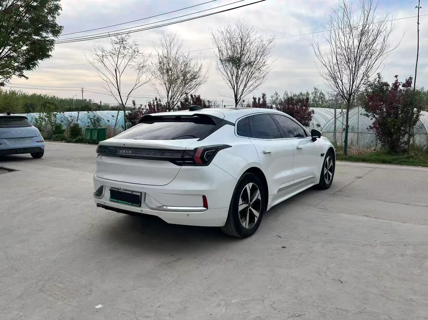 极氪汽车001 后面外观二