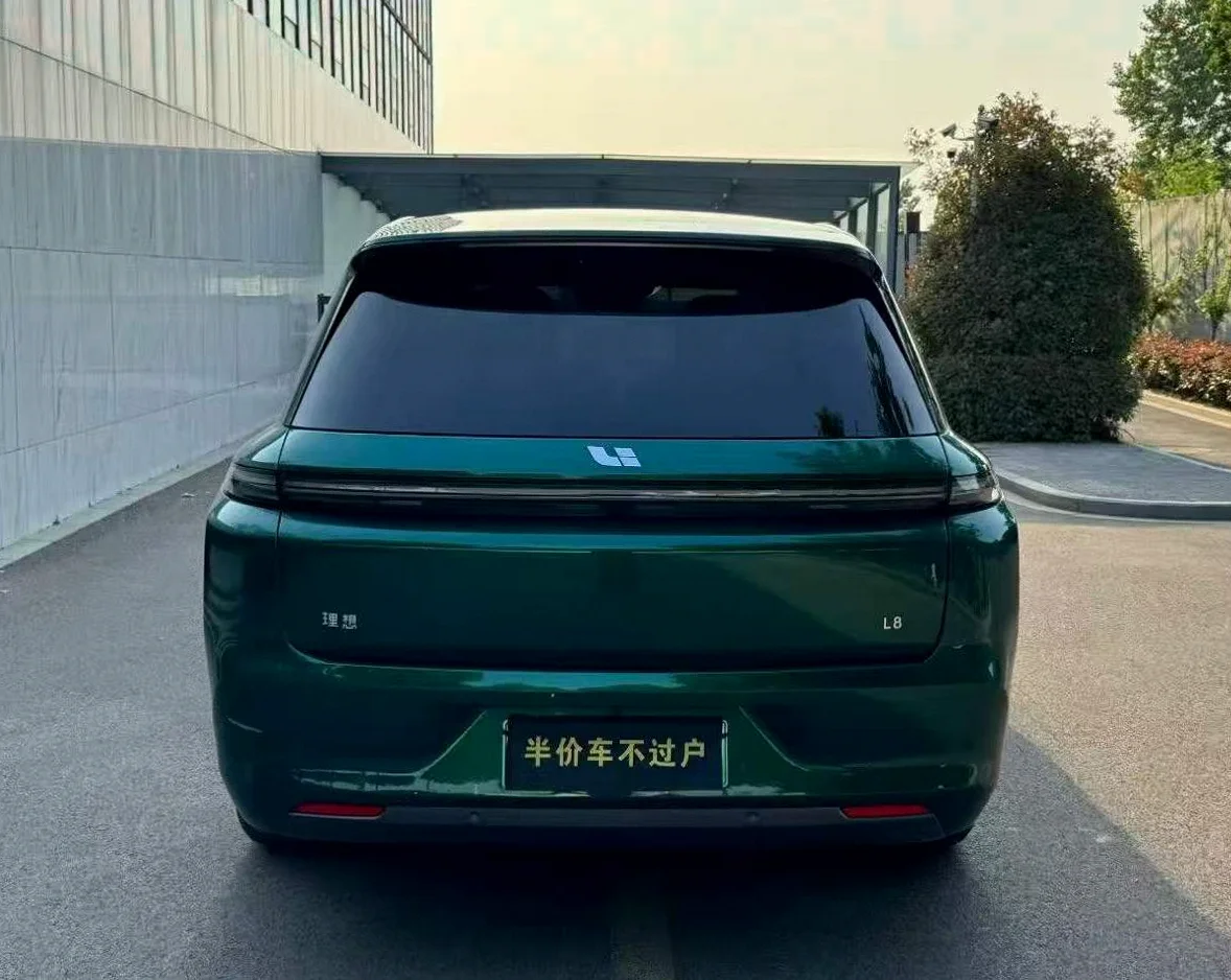 理想L8 后面外观一
