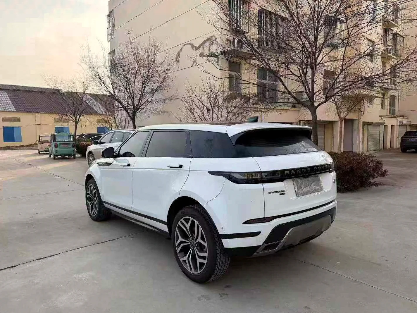 路虎极光 正面外观三