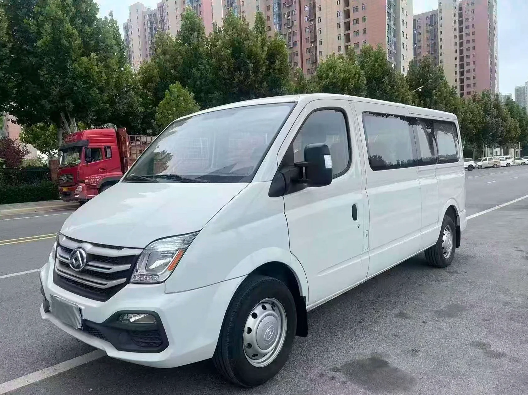 大通V80 正面外观三
