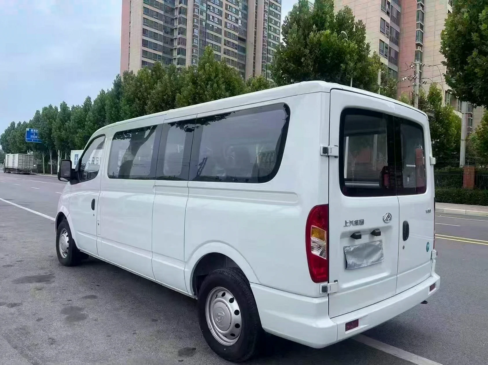 大通V80 后面外观三