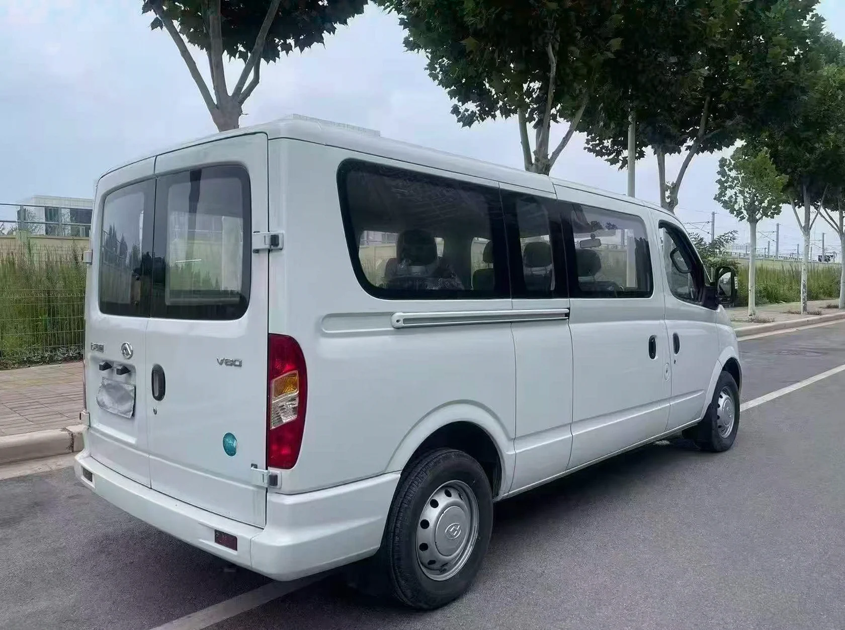 大通V80 后面外观一