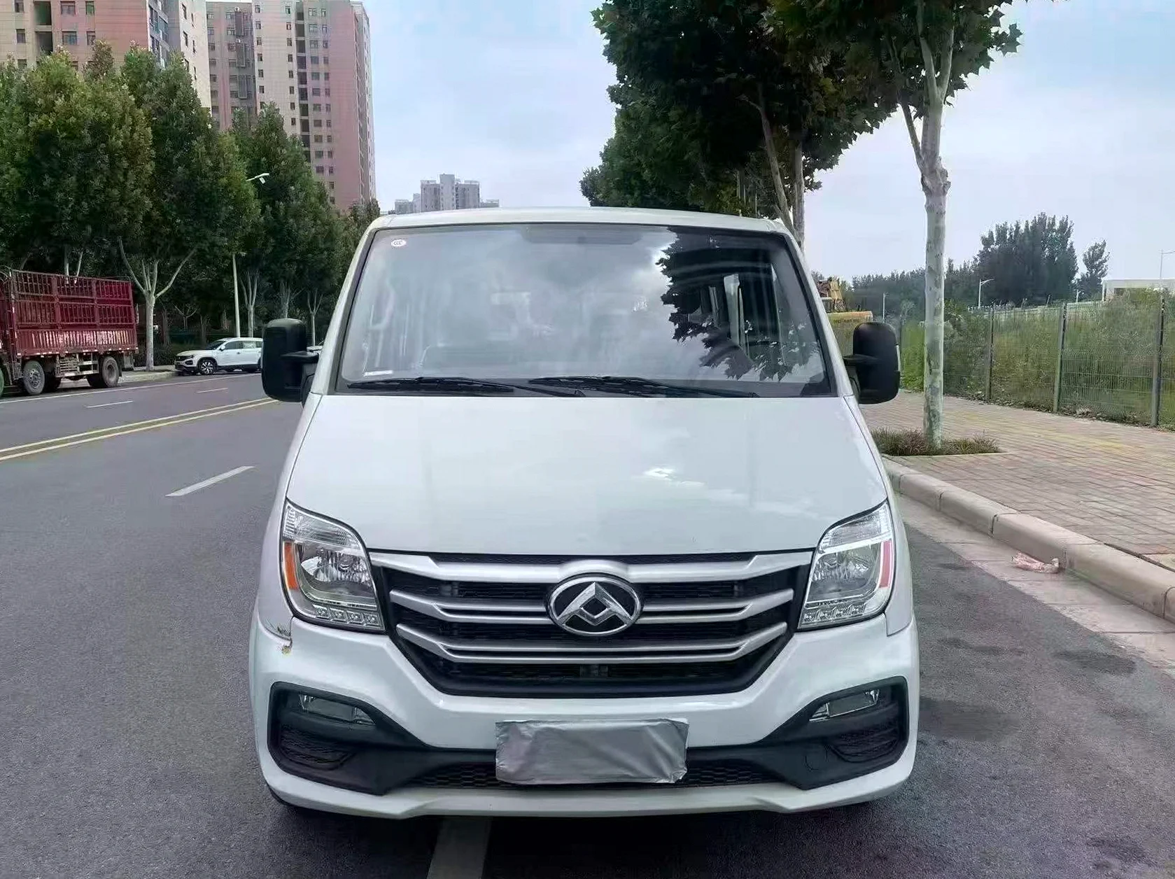 大通V80 正面外观二