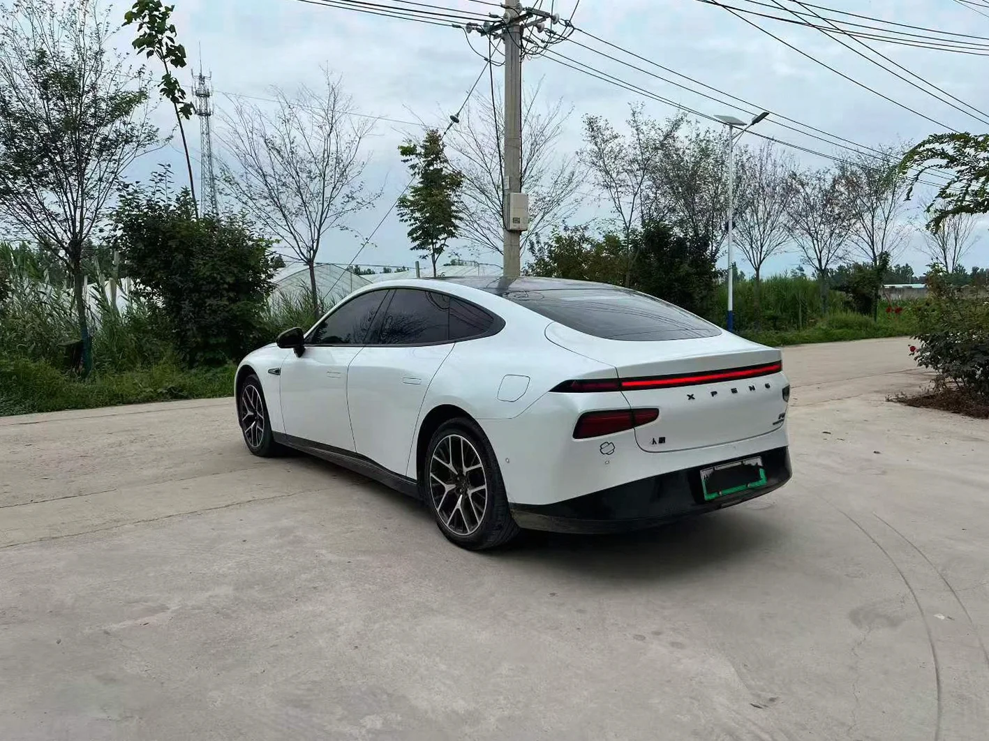 小鹏汽车p7 后面外观一