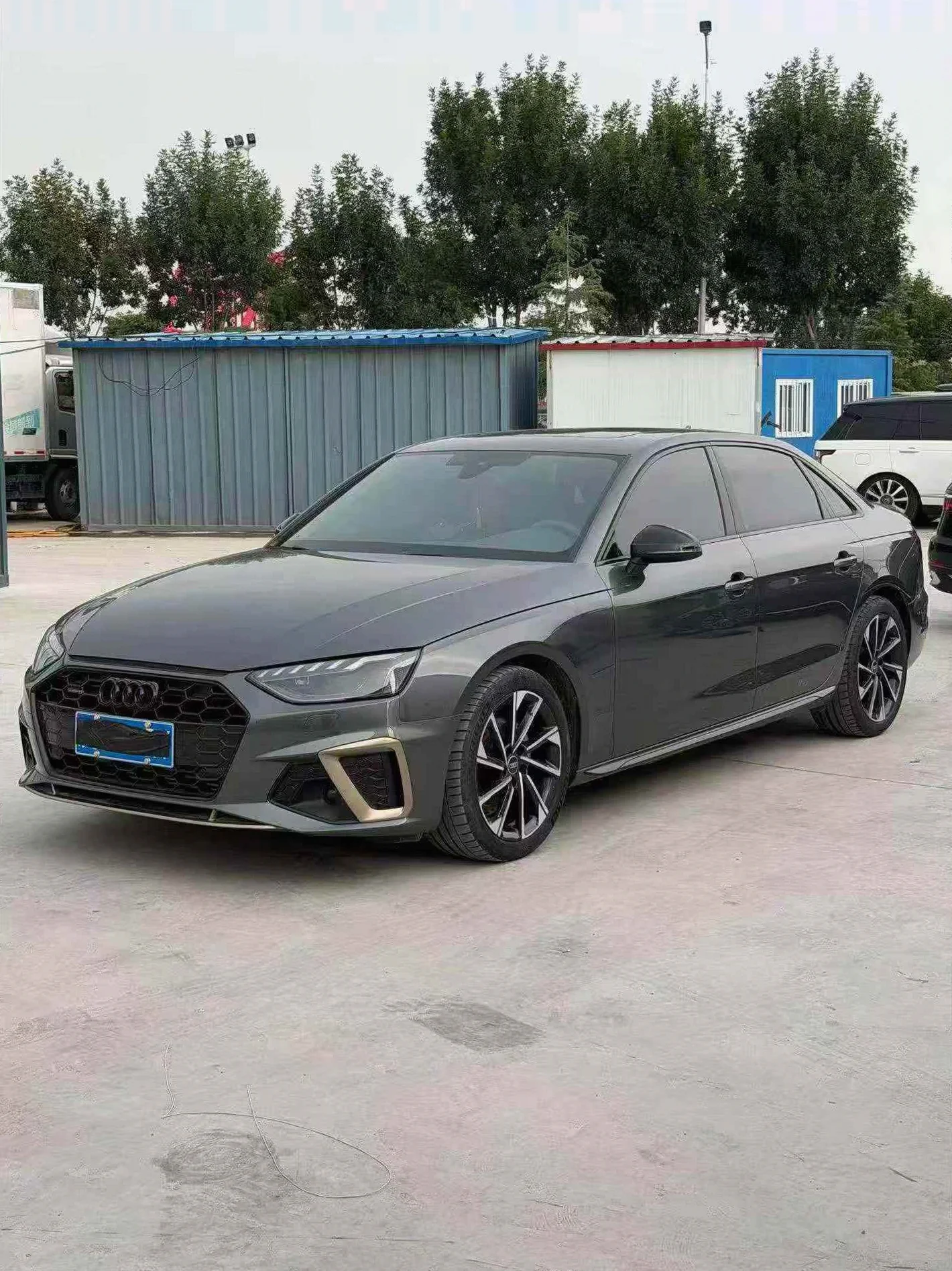 奥迪A4L 正面外观三