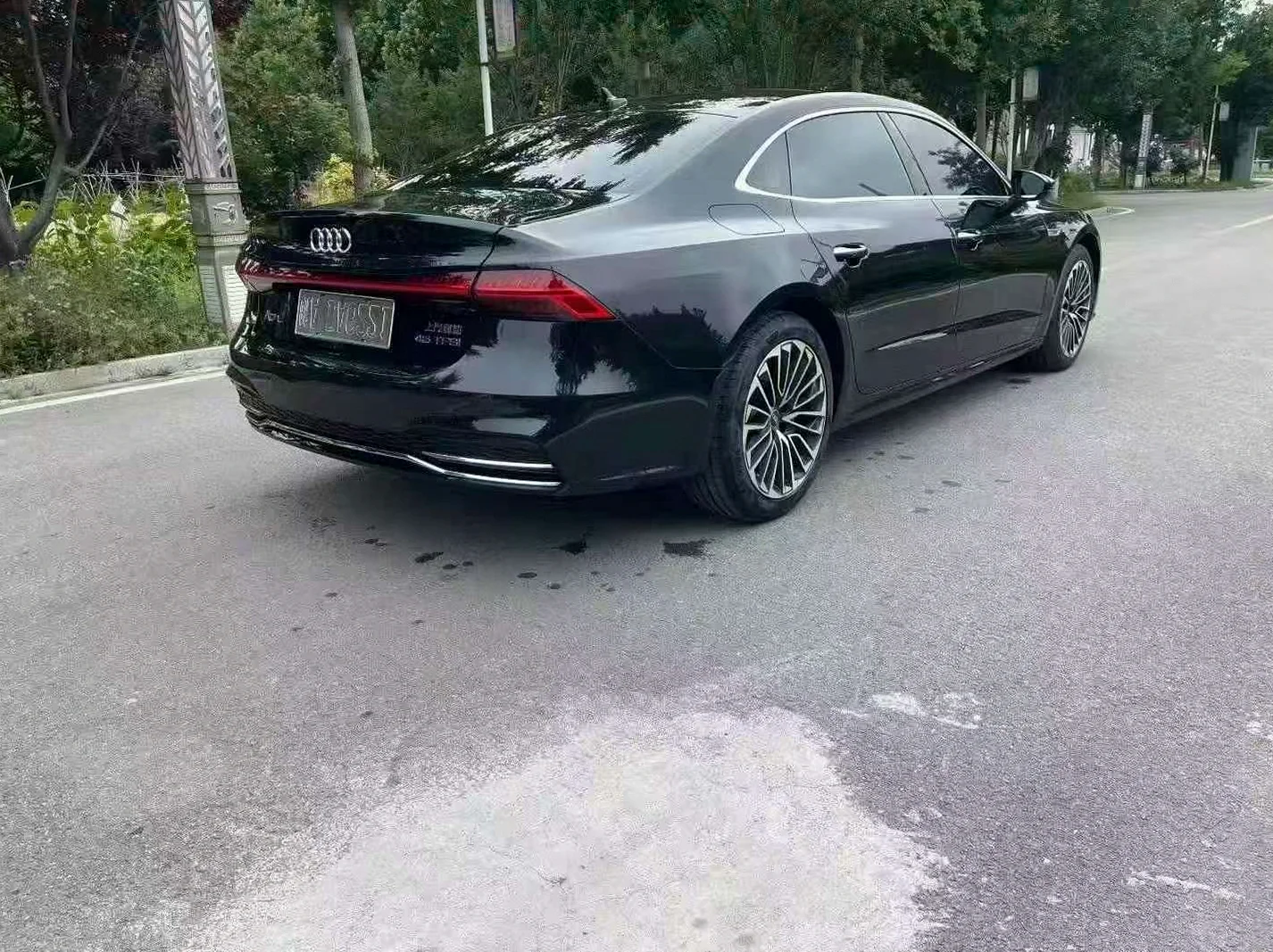 奥迪A7L 后面外观一
