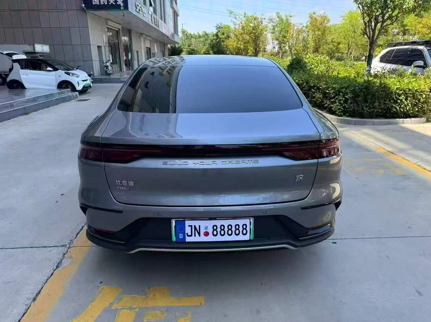 比亚迪汉 后面外观二