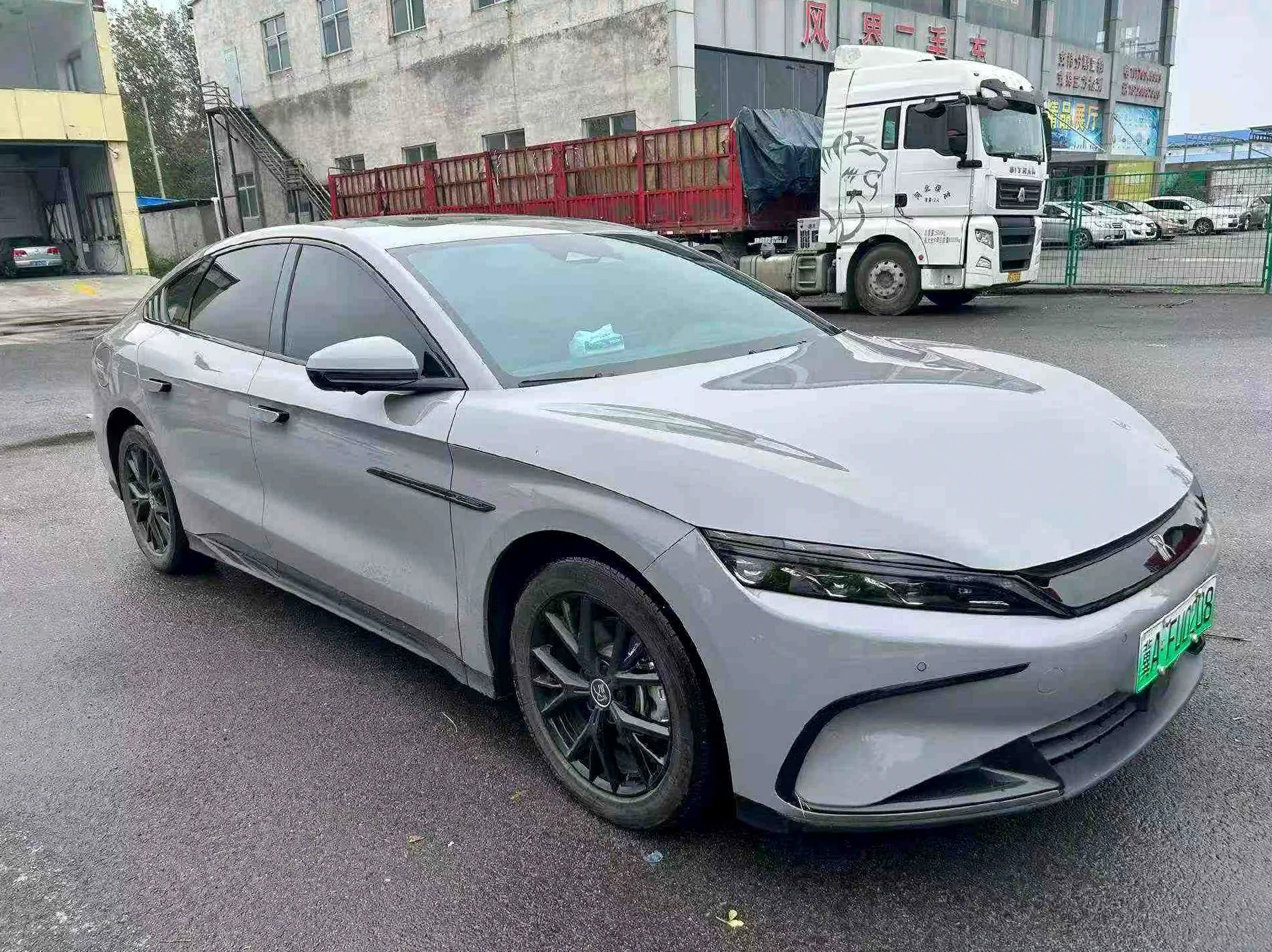 比亚迪汉DM 正面外观三