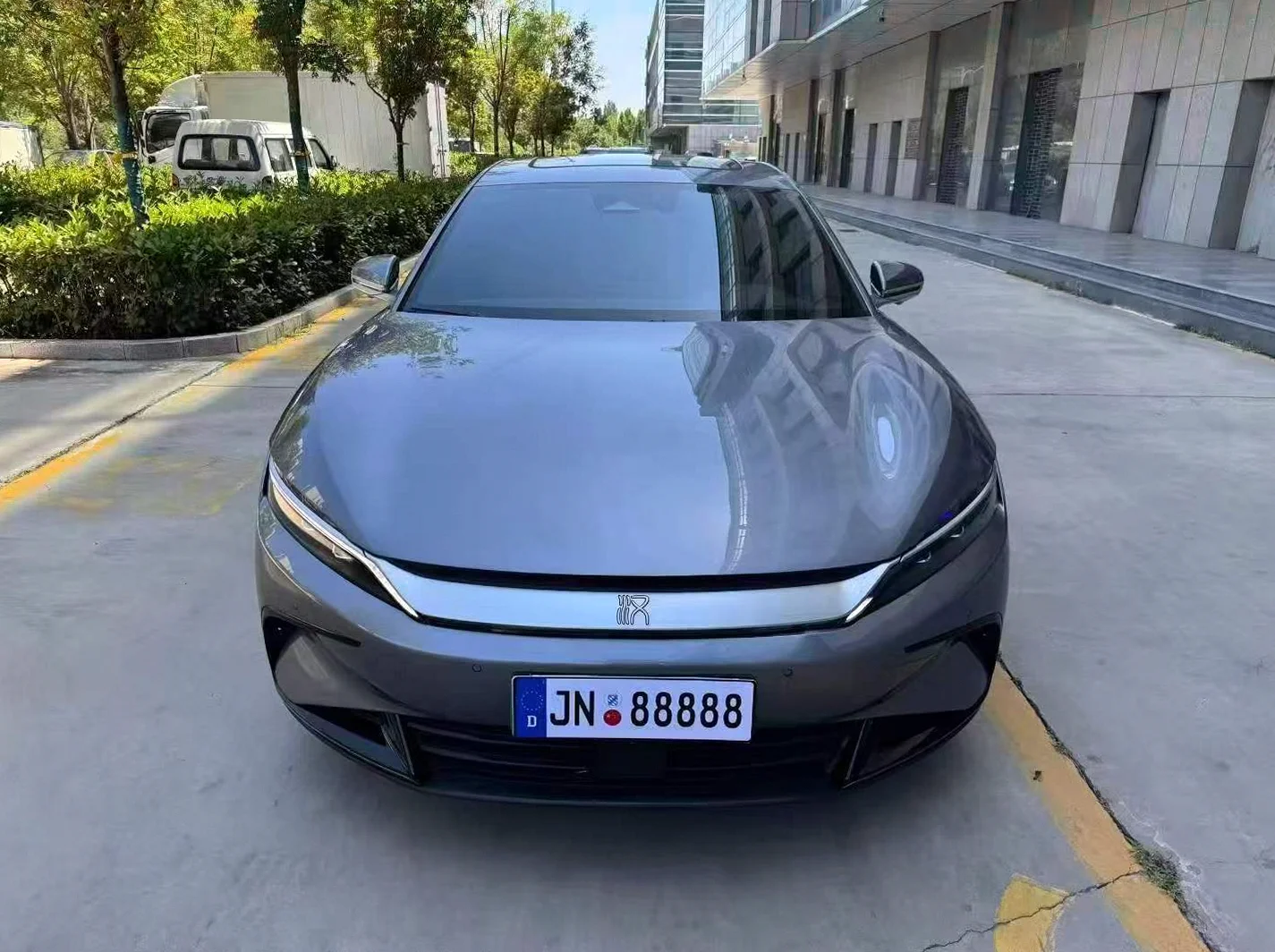 比亚迪汉 正面外观二