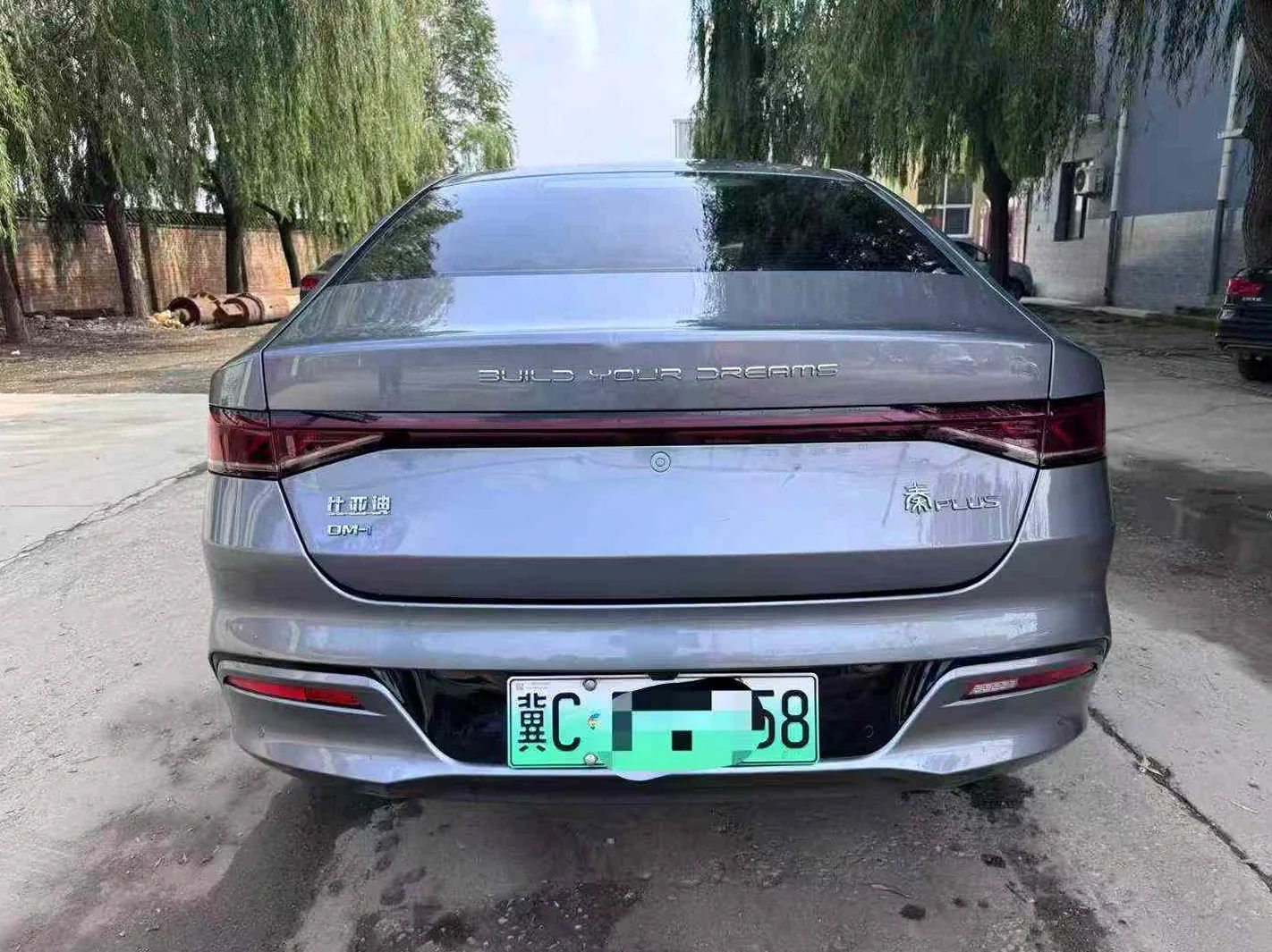 比亚迪秦 后面外观二