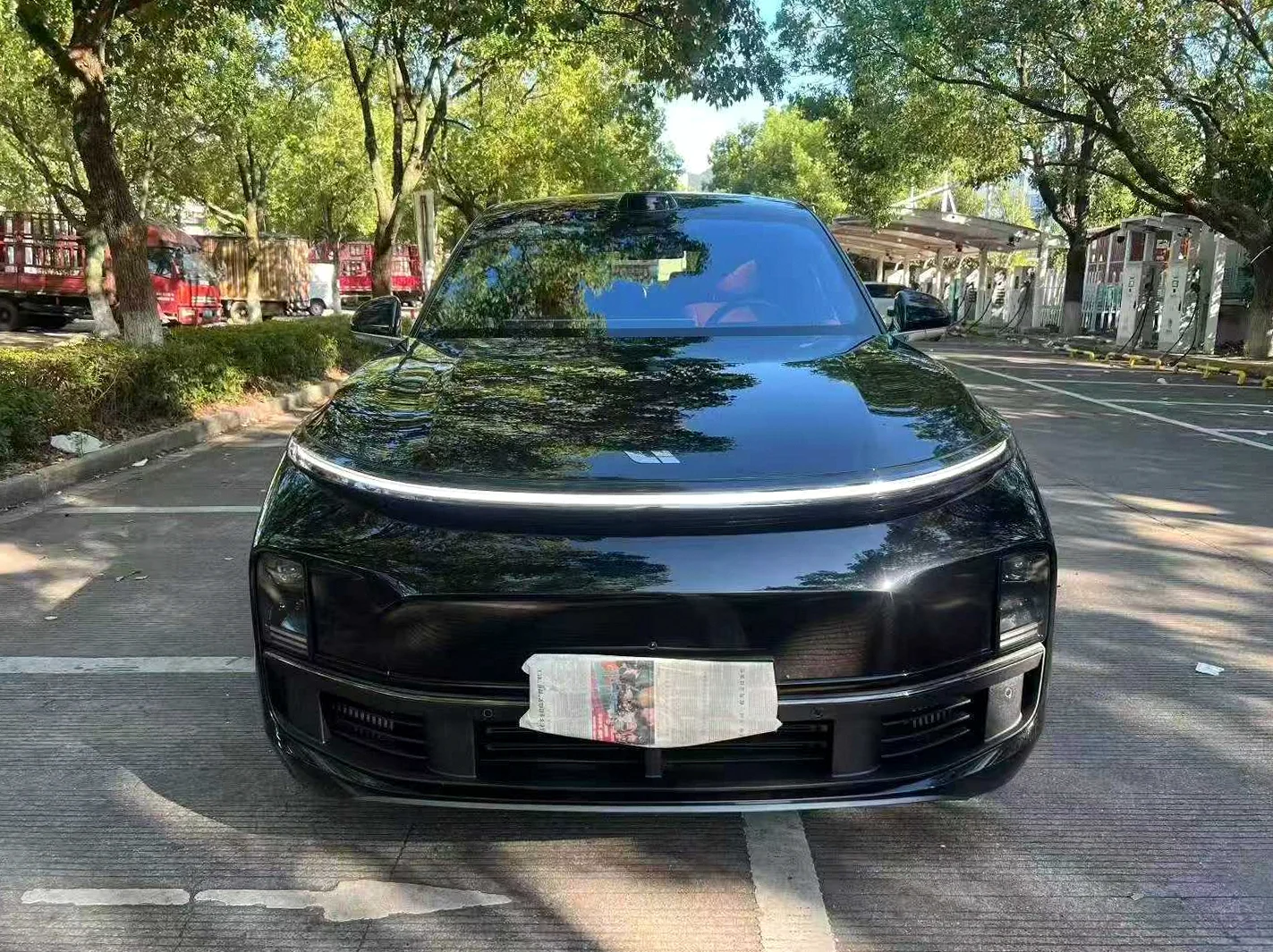 理想L8 正面外观二