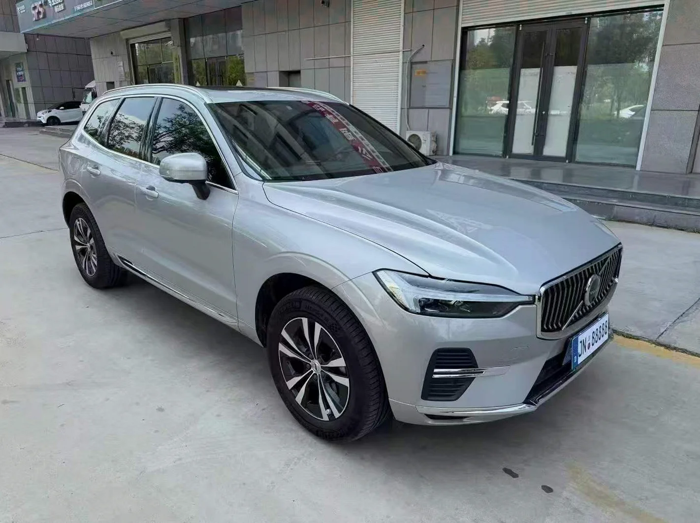 25款沃尔沃XC60 B5四驱智逸豪华版