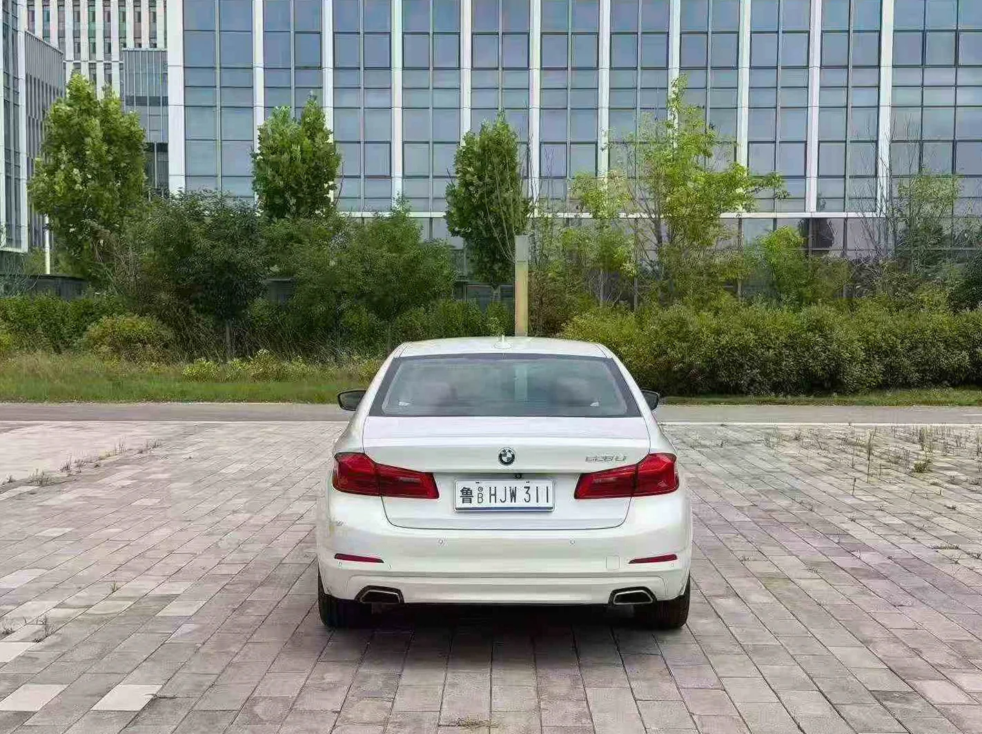 宝马5系 后面外观一