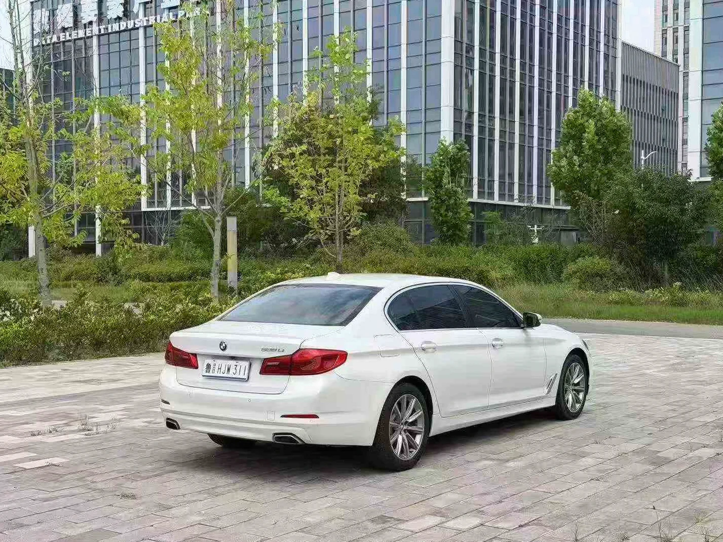 宝马5系 后面外观三