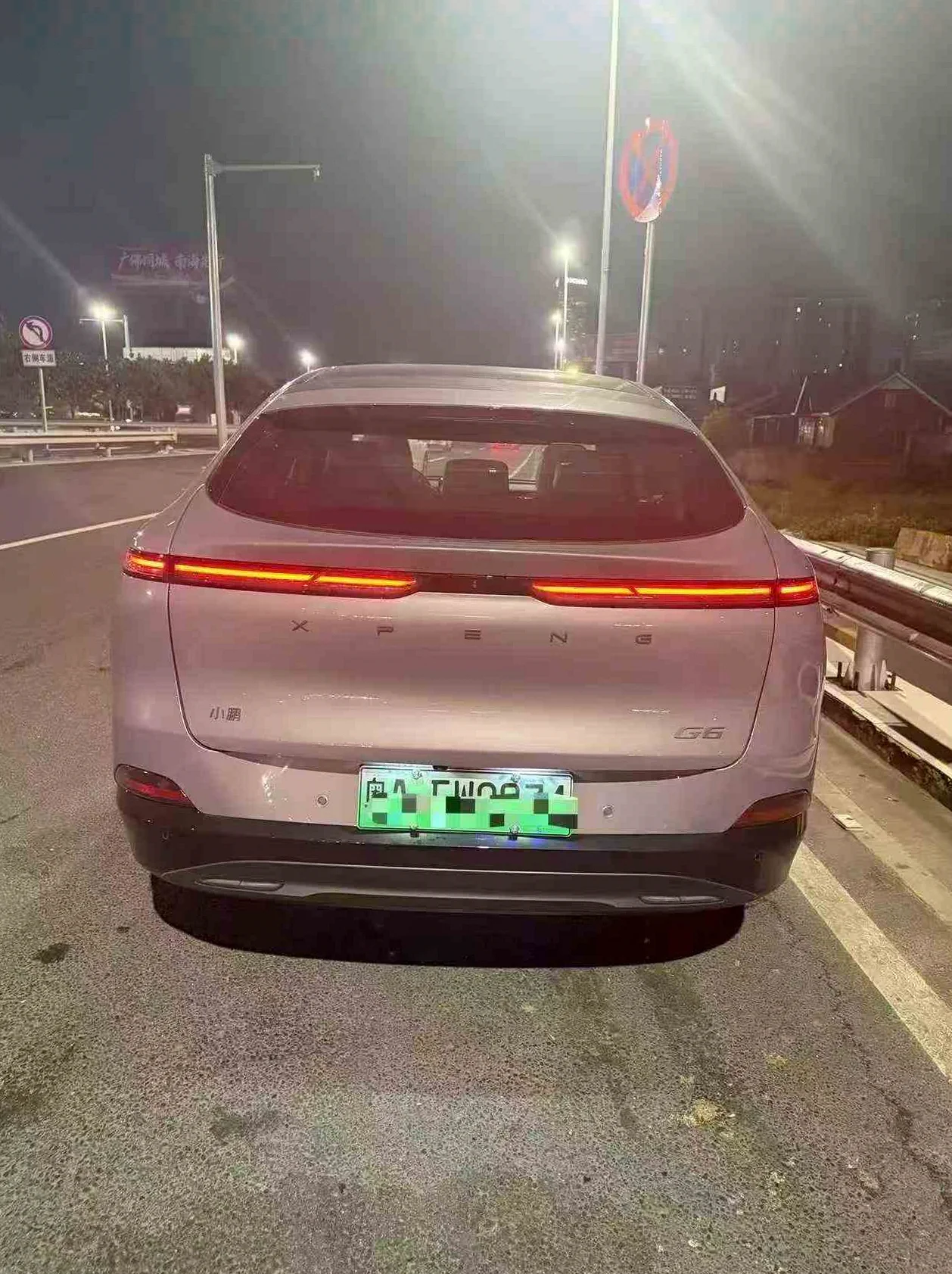 小鹏汽车G6 后面外观三