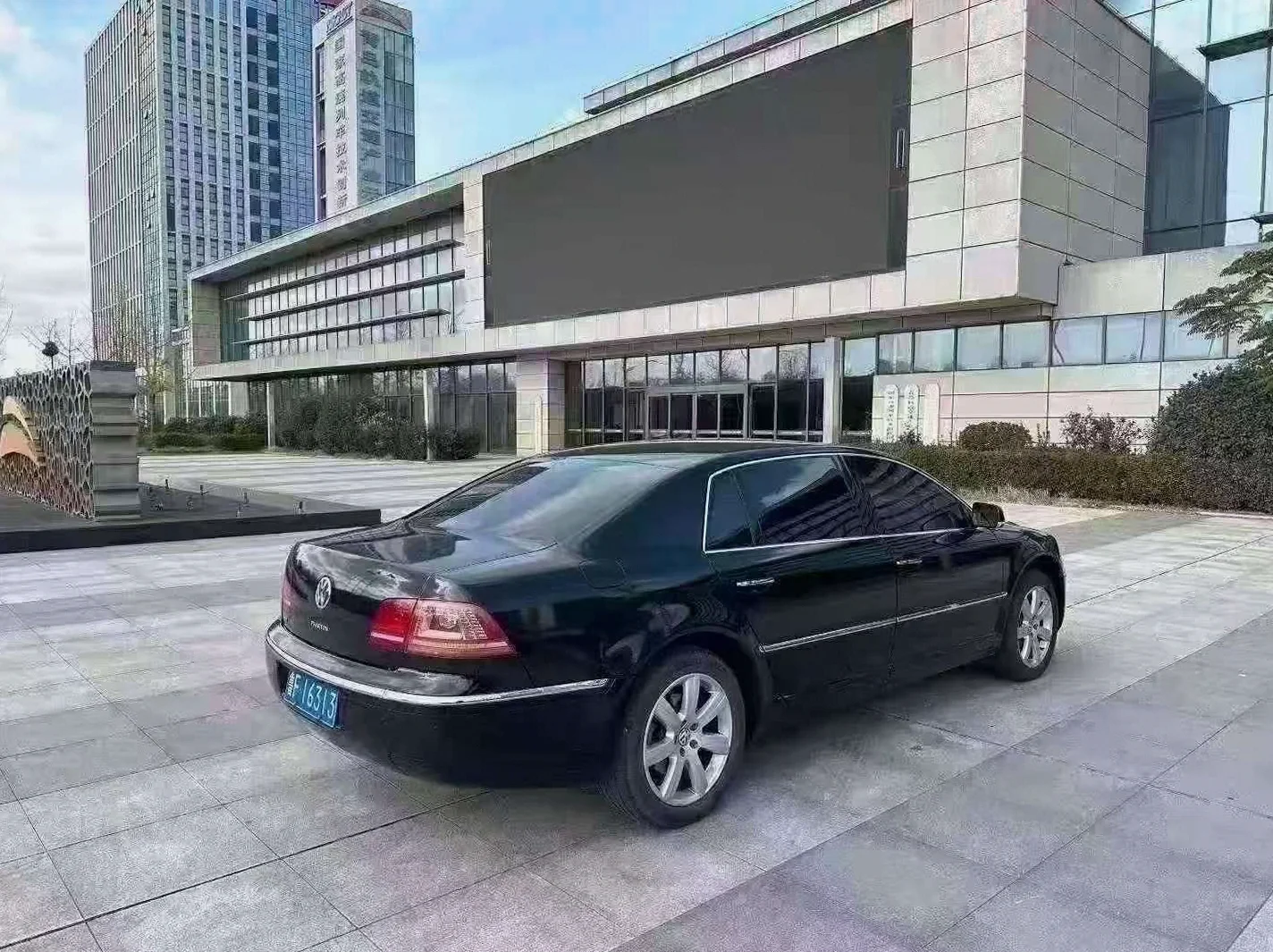 大众辉腾 后面外观三