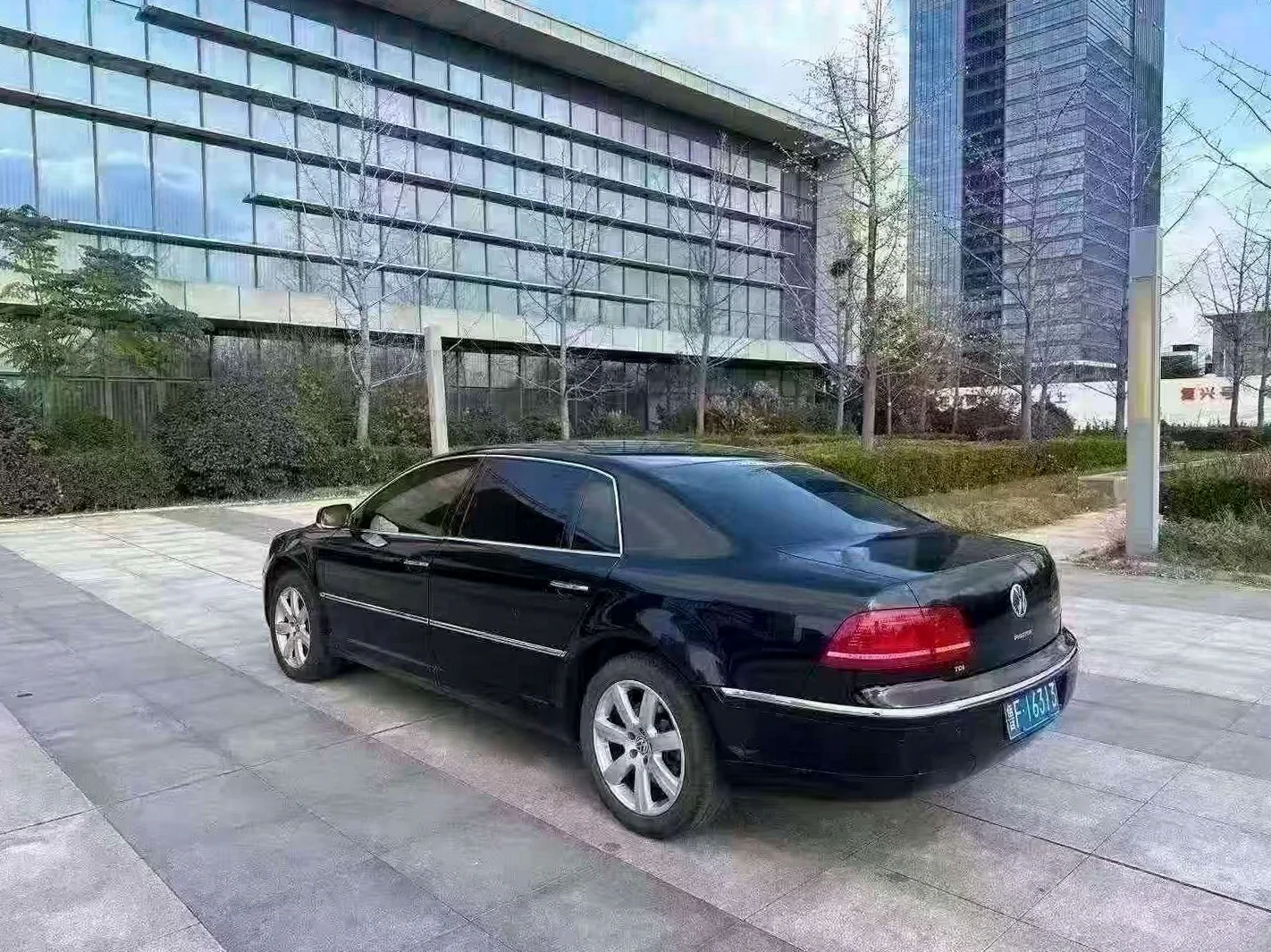 大众辉腾 后面外观二