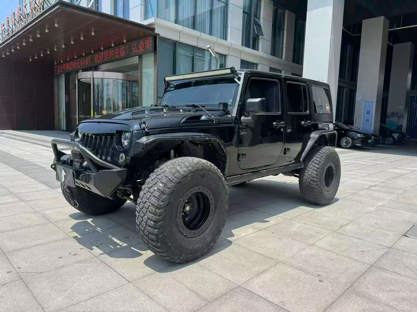 Jeep牧马人 正面外观二
