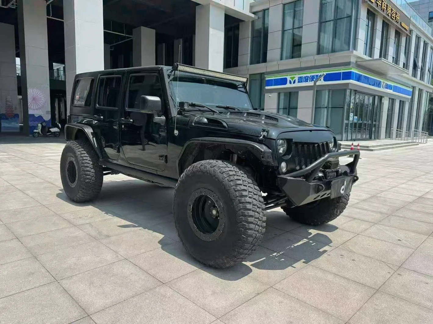 Jeep牧马人 正面外观三