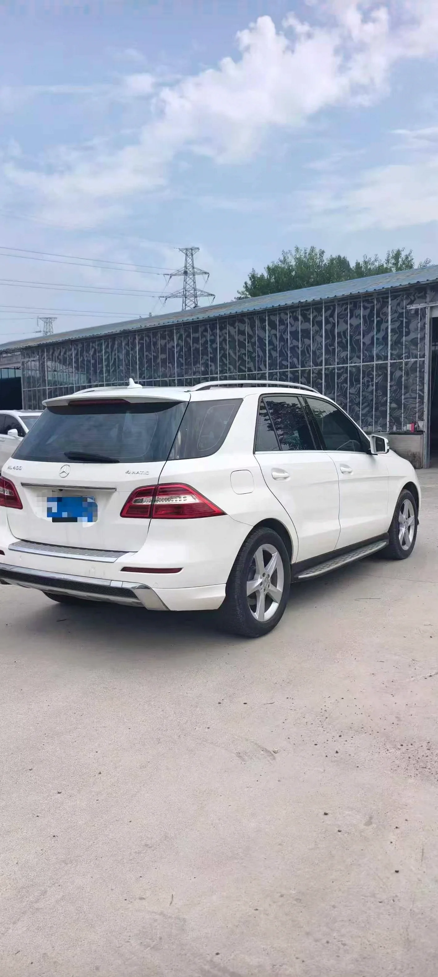 奔驰ML 后面外观三