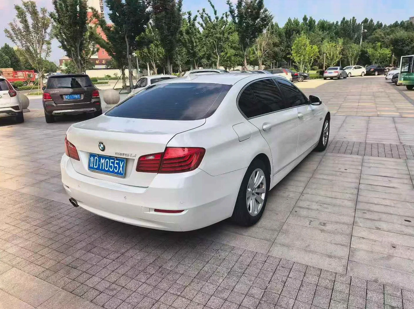 宝马5系 后面外观一