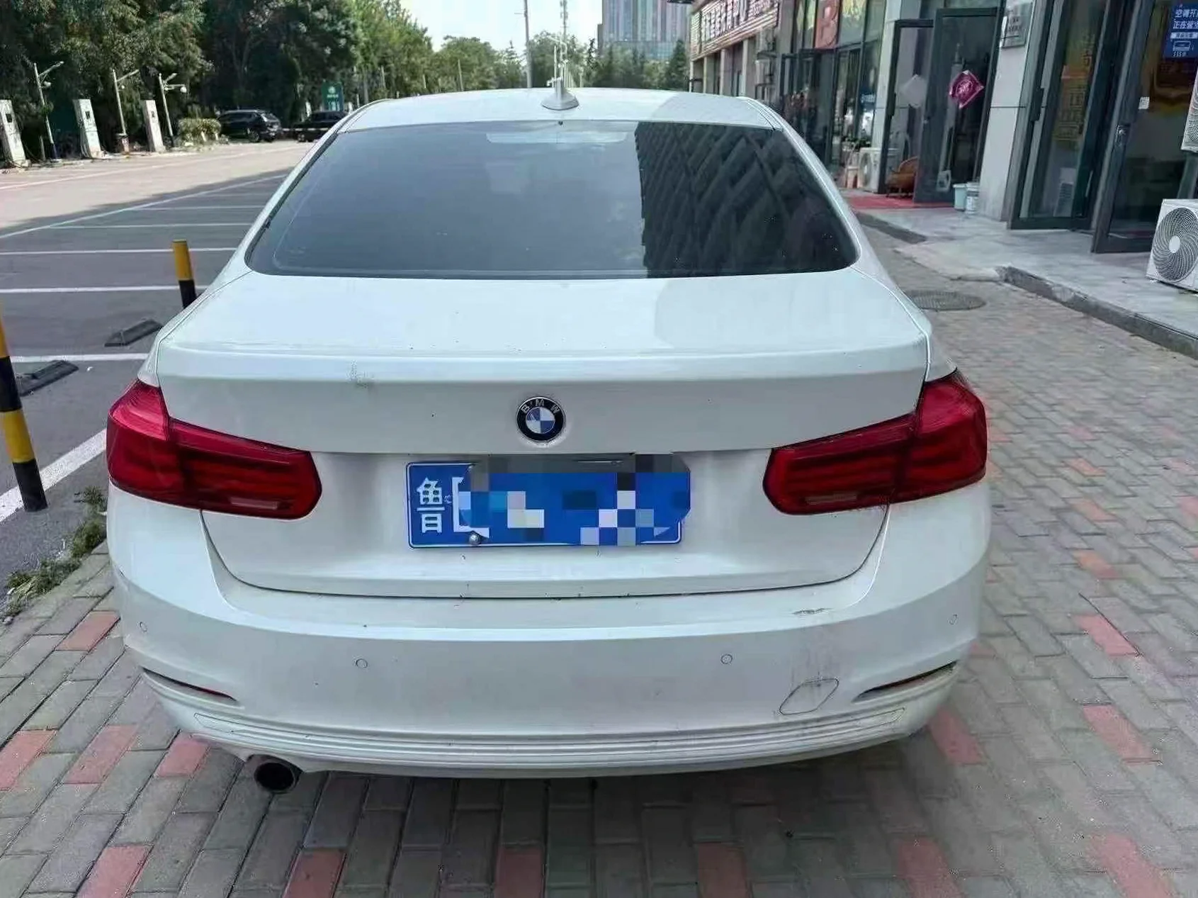 宝马3系 后面外观二
