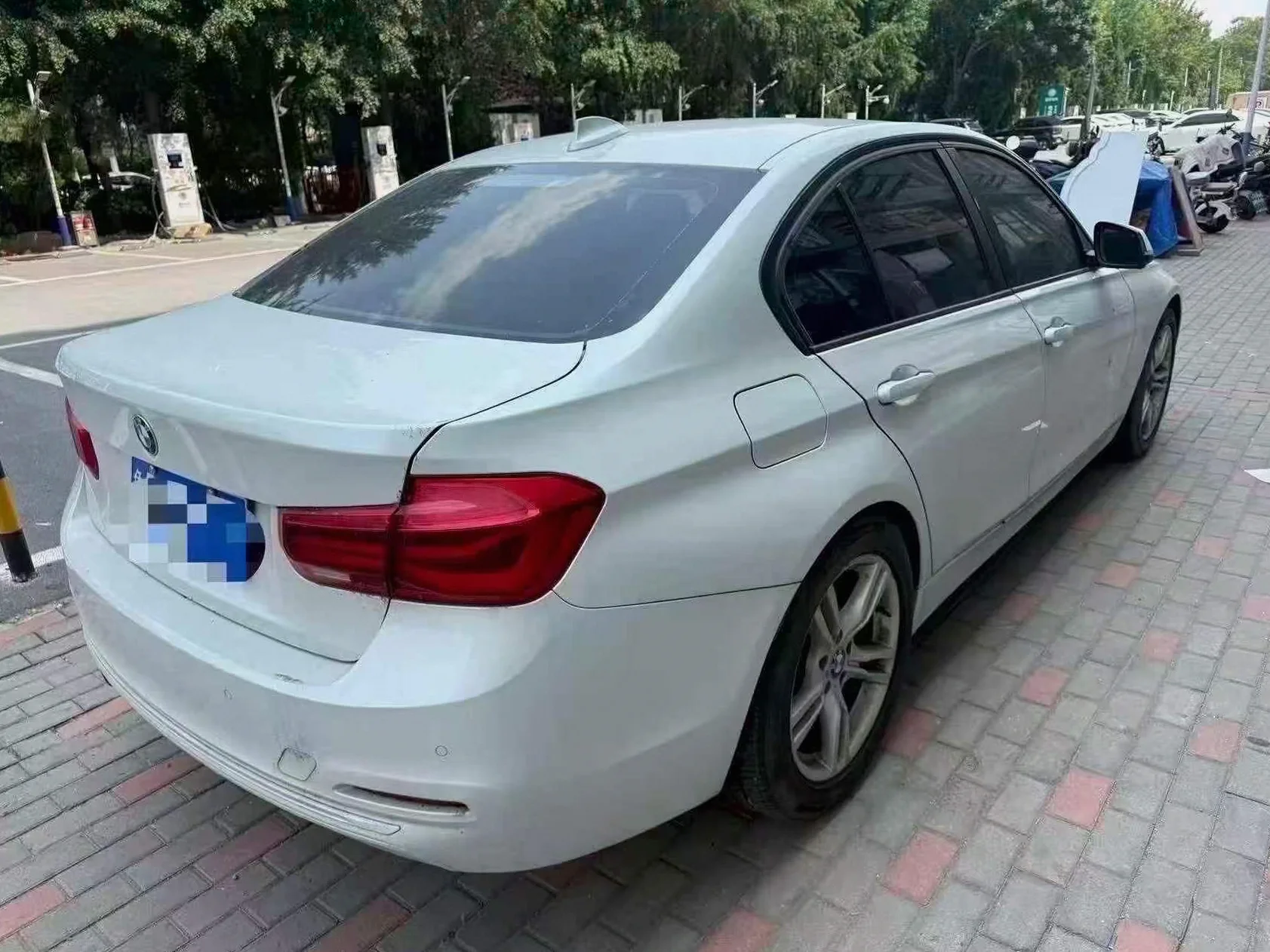 宝马3系 后面外观一