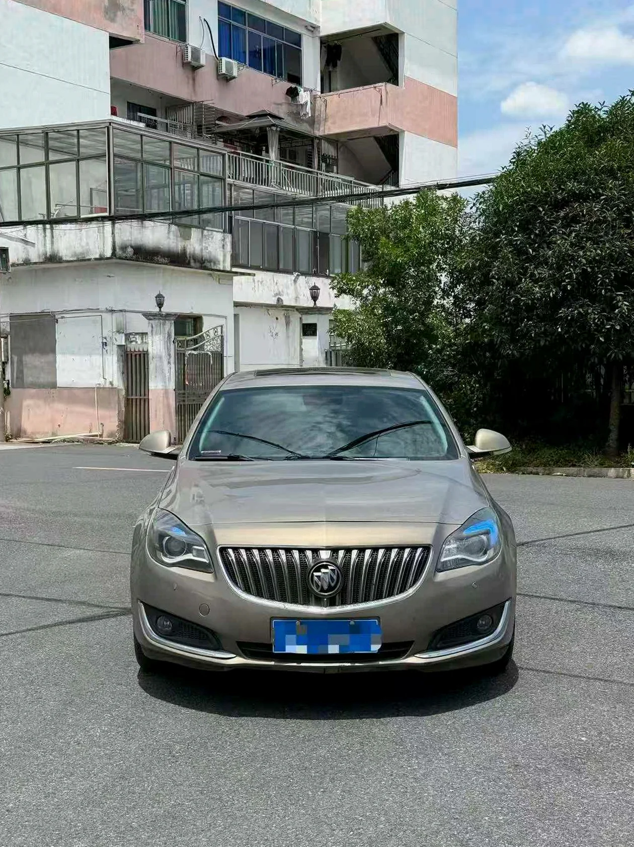 别克君威 正面外观二