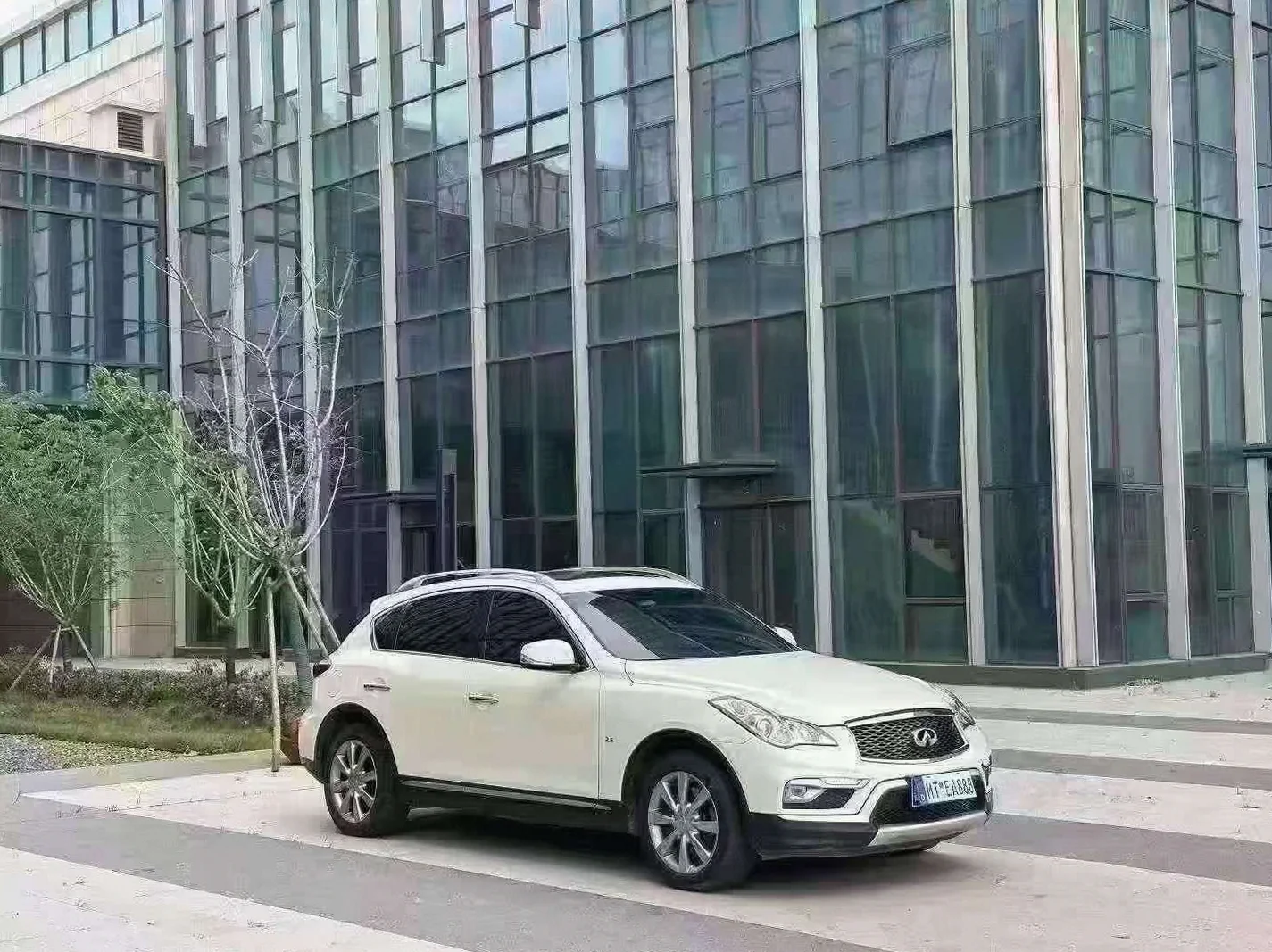 英菲尼迪QX50 正面外观二