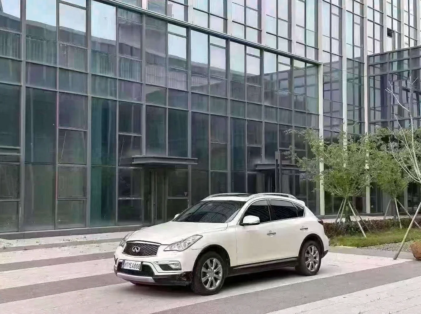 英菲尼迪QX50 正面外观三