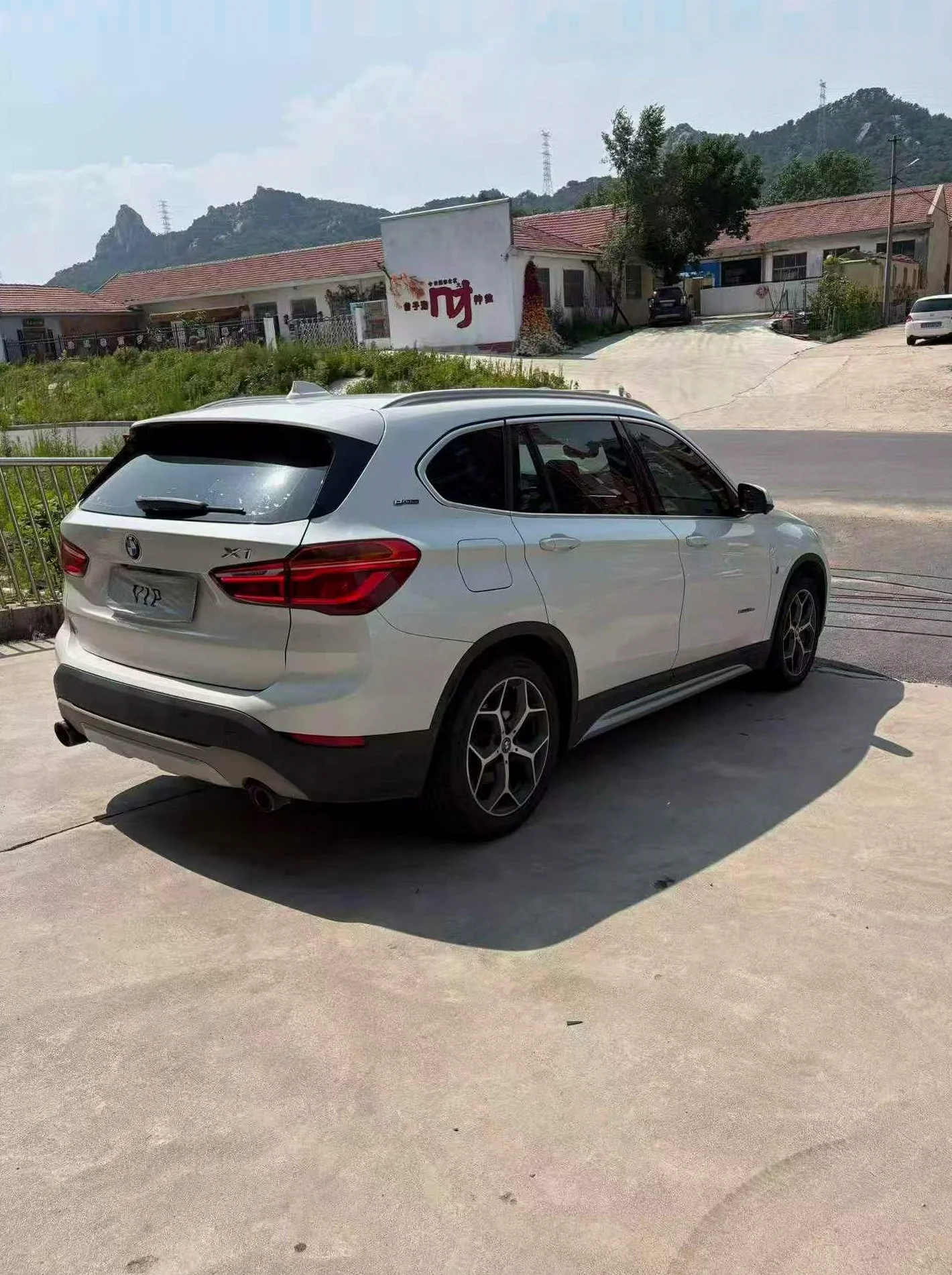 宝马X1 后面外观二