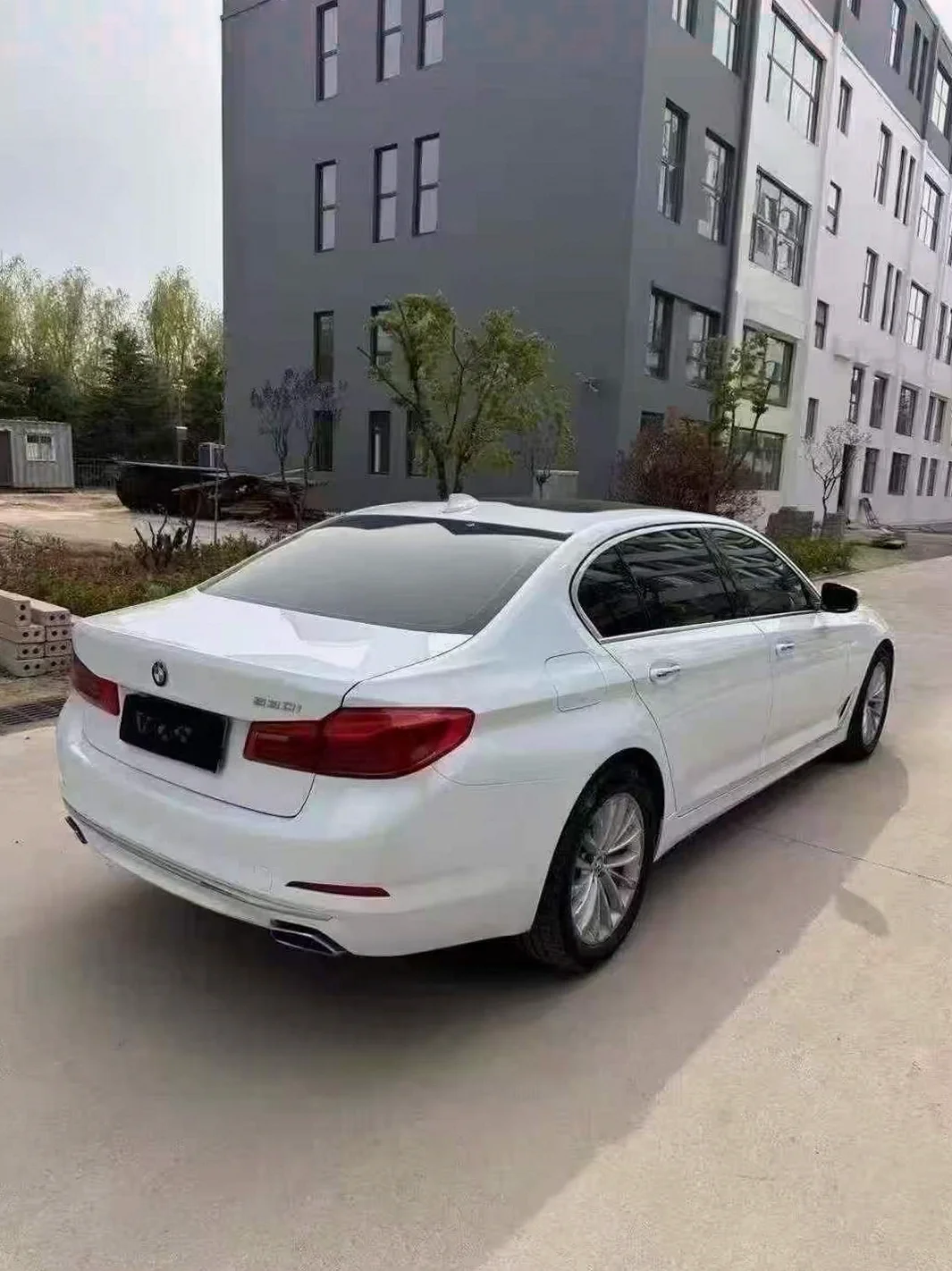 宝马5系 后面外观三