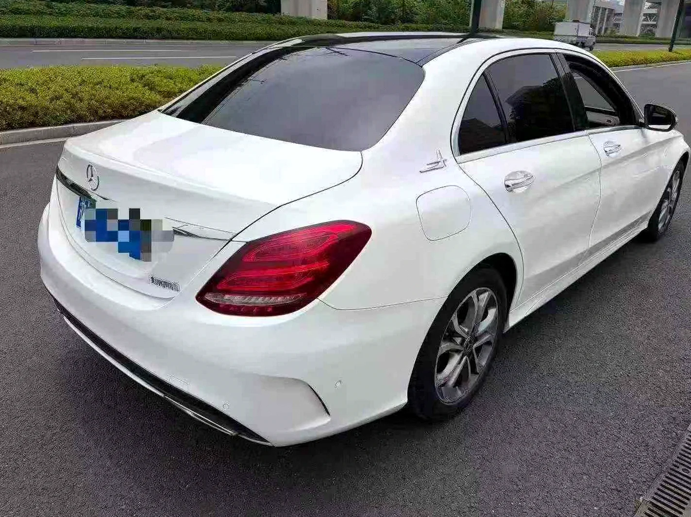 奔驰C 后面外观二