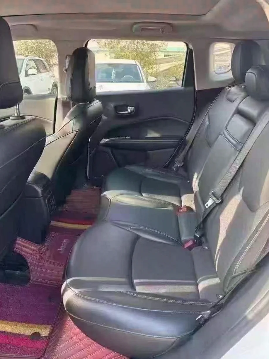 Jeep指南者 内饰后排