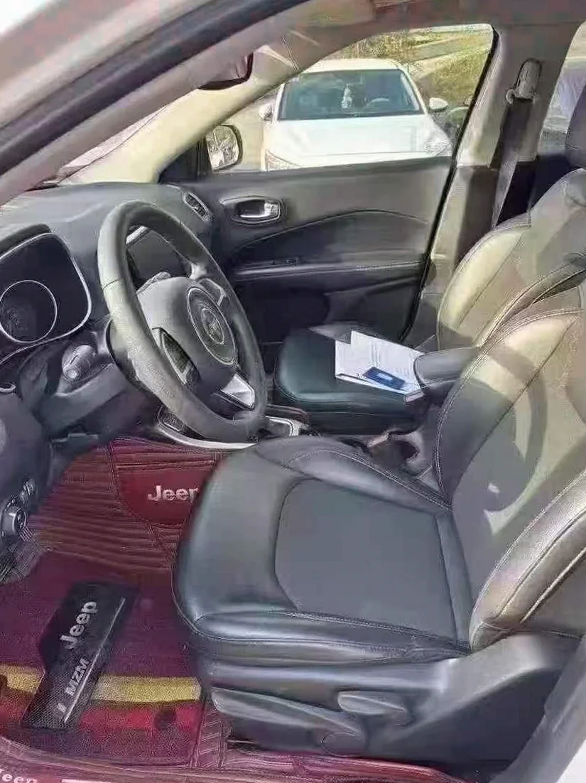 Jeep指南者 内饰前排
