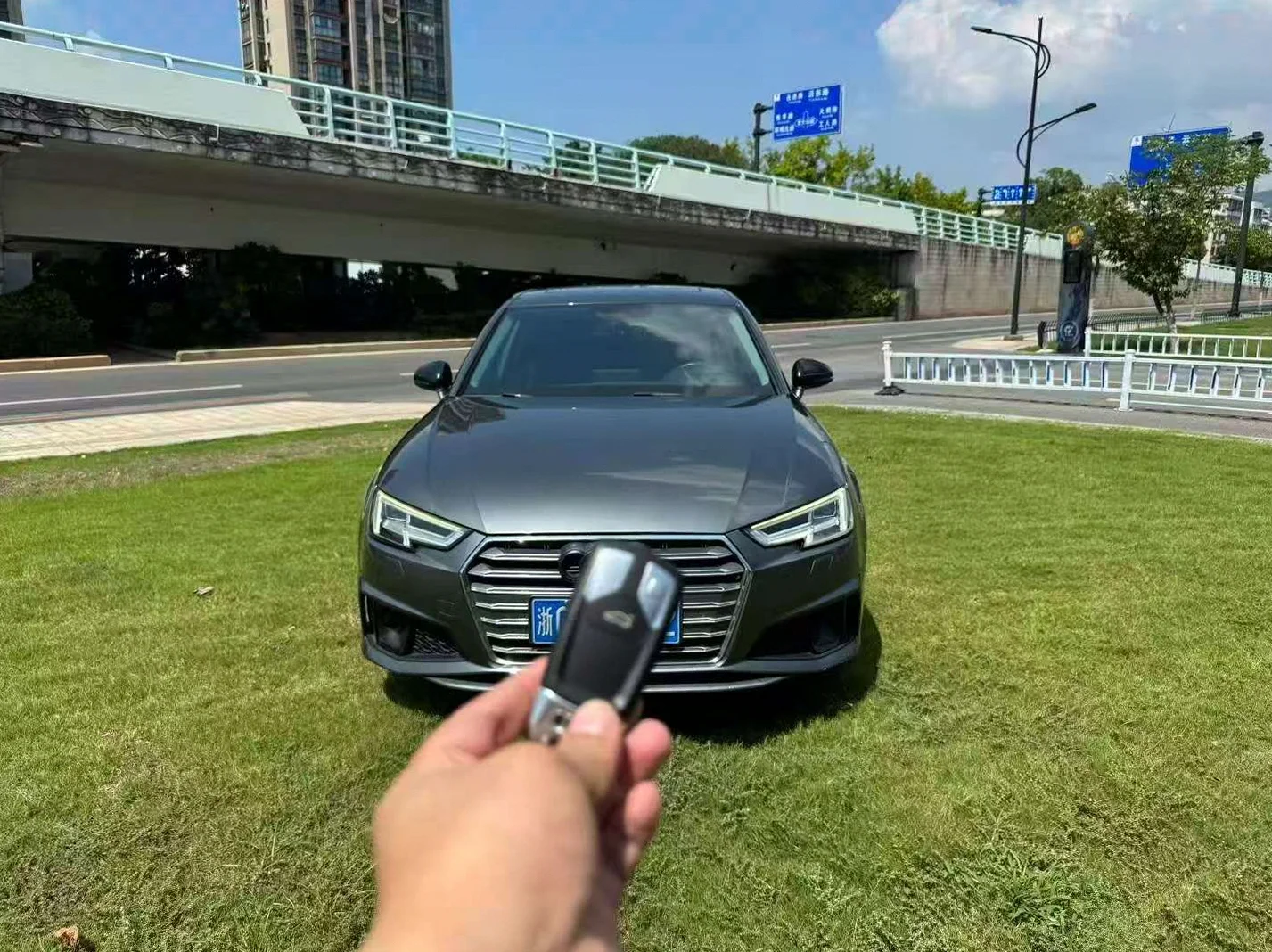 奥迪A4L 正面外观二