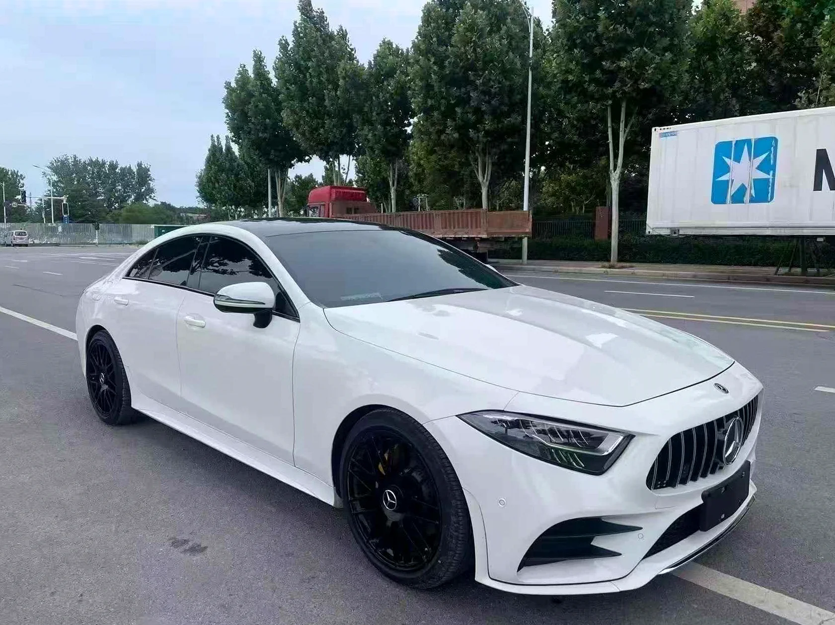 奔驰CLS 正面外观三