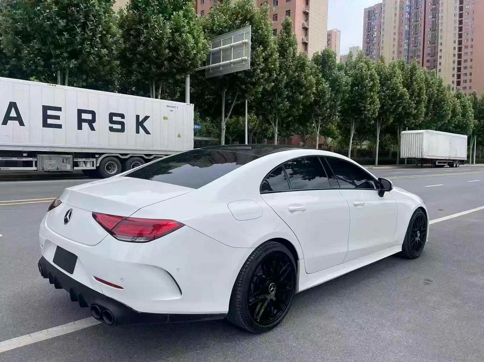 奔驰CLS 后面外观三