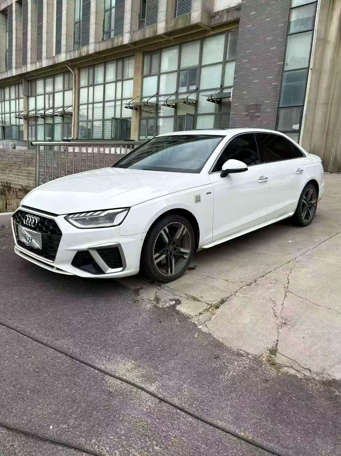 奥迪A4L 正面外观二