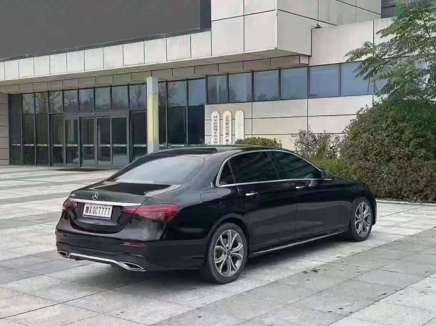 奔驰E 后面外观三