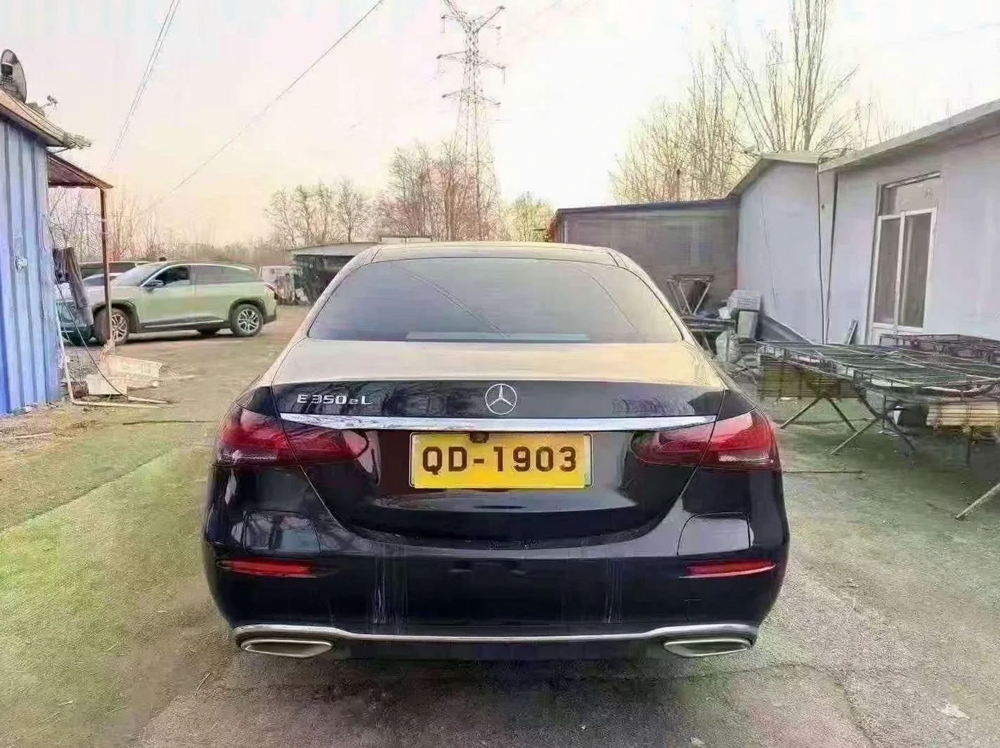 奔驰E 后面外观二