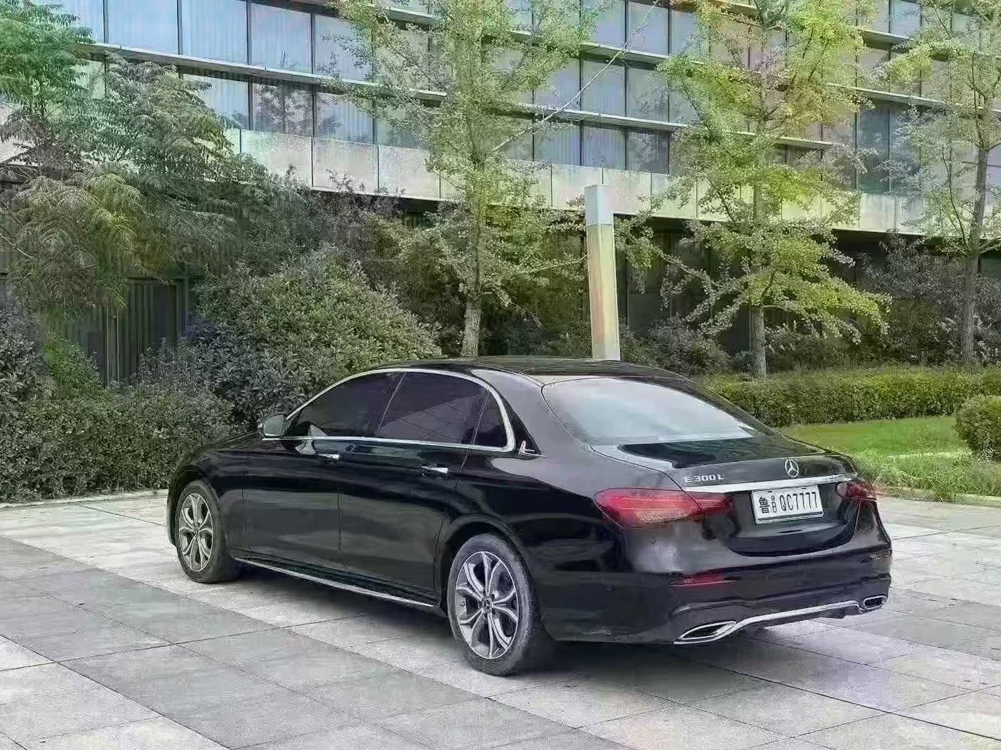 奔驰E 后面外观二