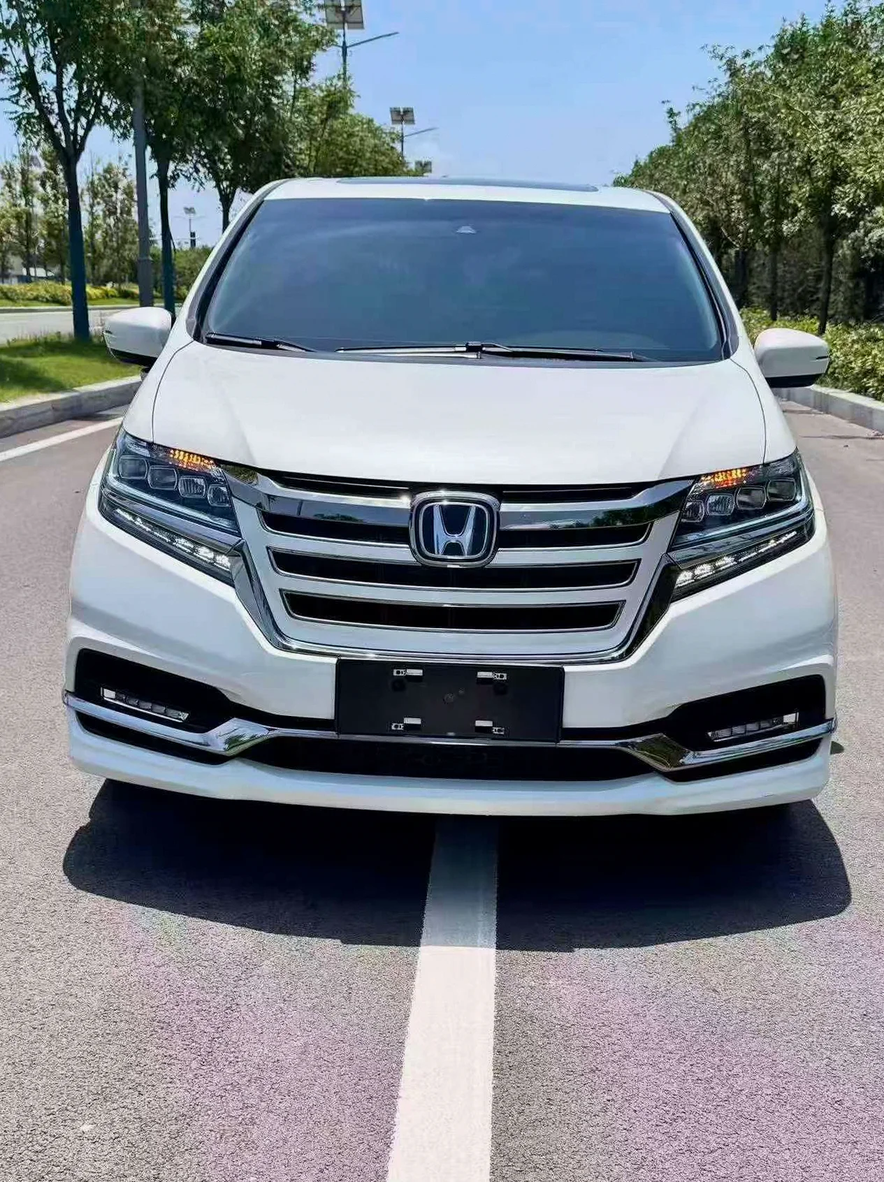 本田艾力绅 正面外观二